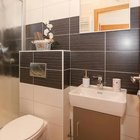 Cozy In With Jacuzzi Semesterbostad